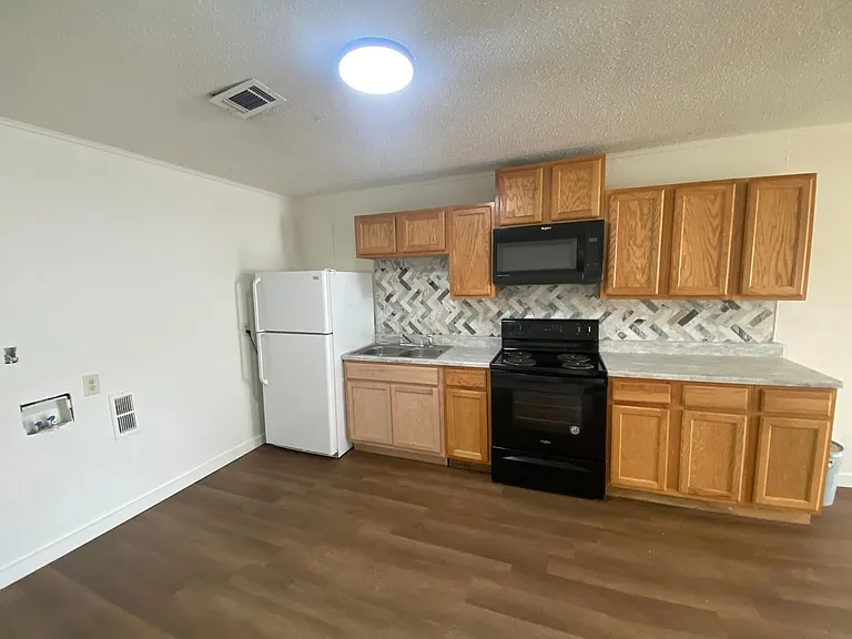 201 State Street-8 Plex — Photo 6