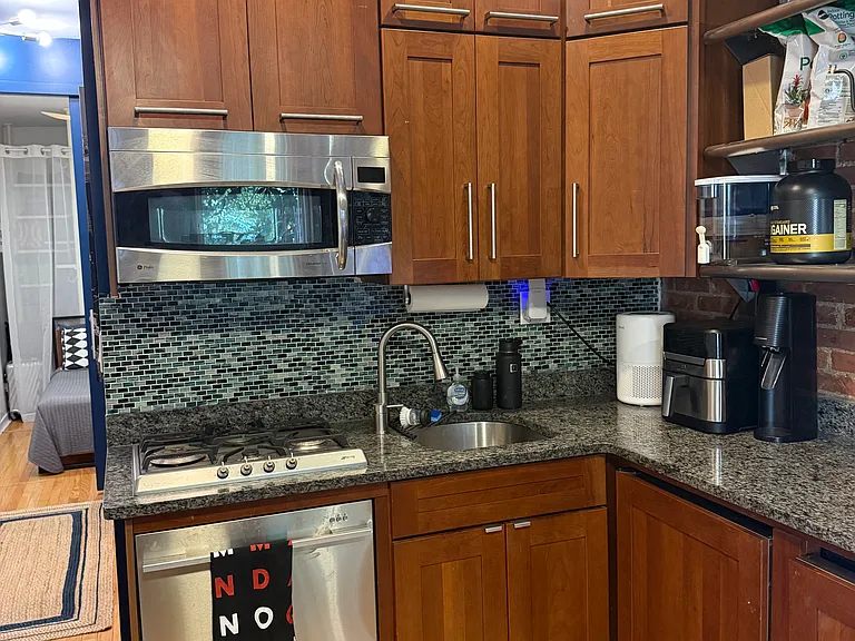 438 W 49th St #2B — Photo 3