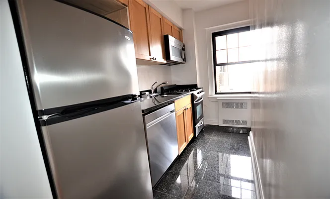 Rented by Manhattan Realty Group | media 9