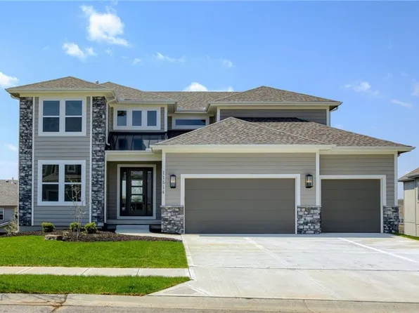 11471 S Montclaire Dr, Olathe, KS 66061