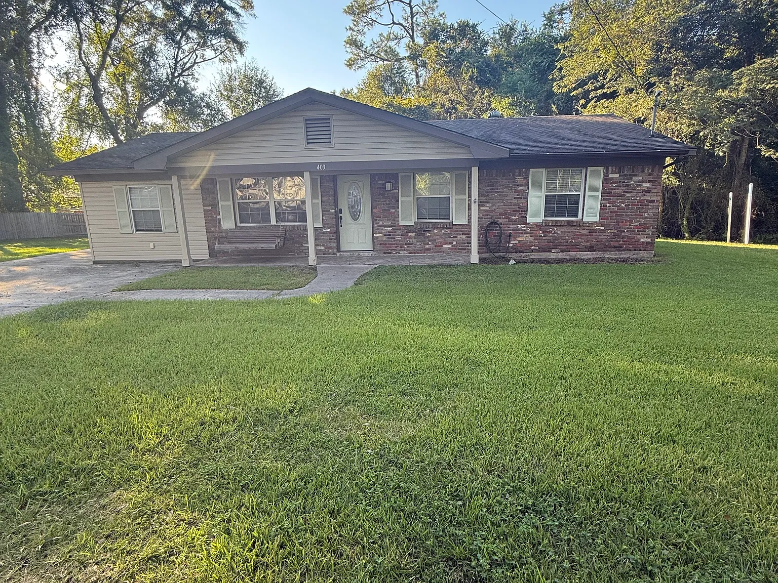 3 bed, 1375 sqft, $1,900 — Photo 1