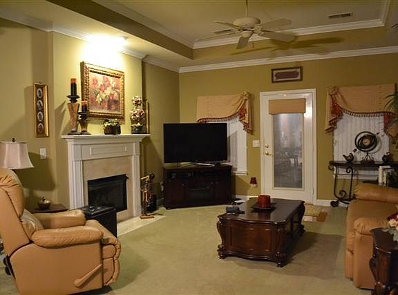 2nd image of 4 Hale Ct #4