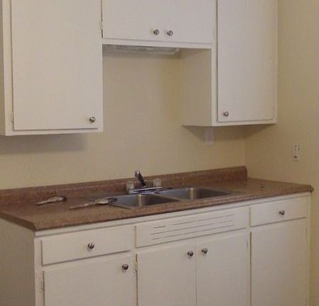 3rd image of 9517 Newton Ave