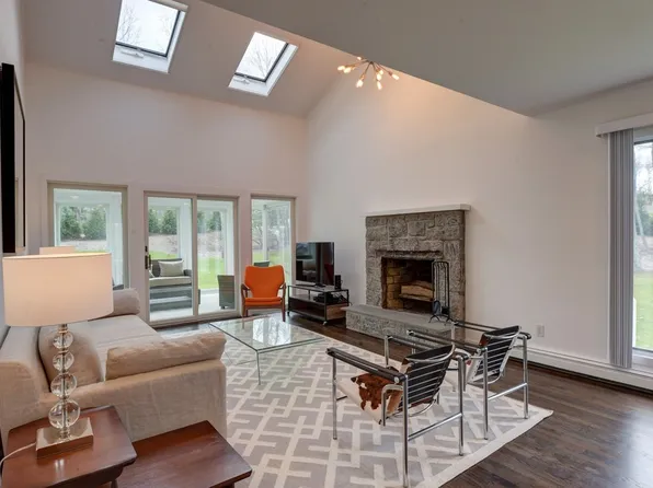 9 Harbor Watch Ct, Sag Harbor, NY 11963