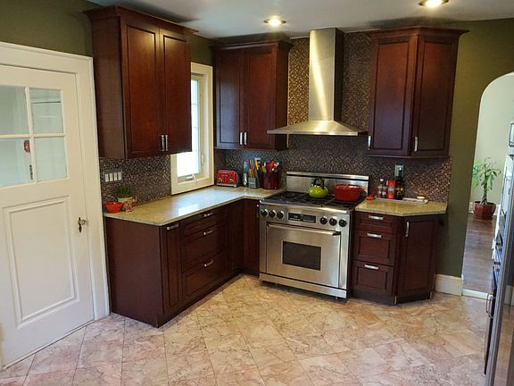 2nd image of 9 Lowell Pl