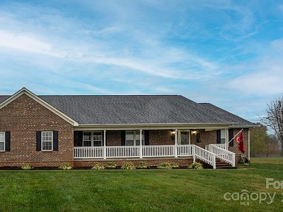 2nd image of 2431 Carriage Ln