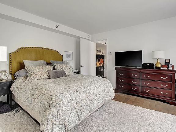 3rd image of 308 E 38th St APT 11-A