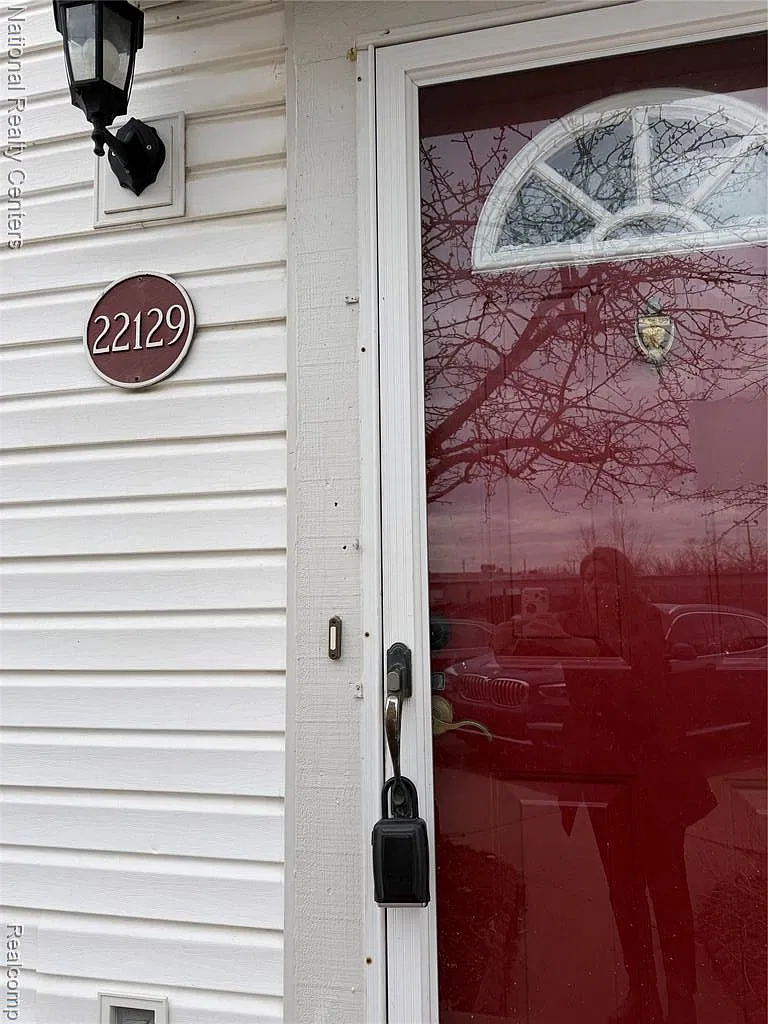 2 bed, 2.5 bath, 998 sqft, $1,600 — Photo 1