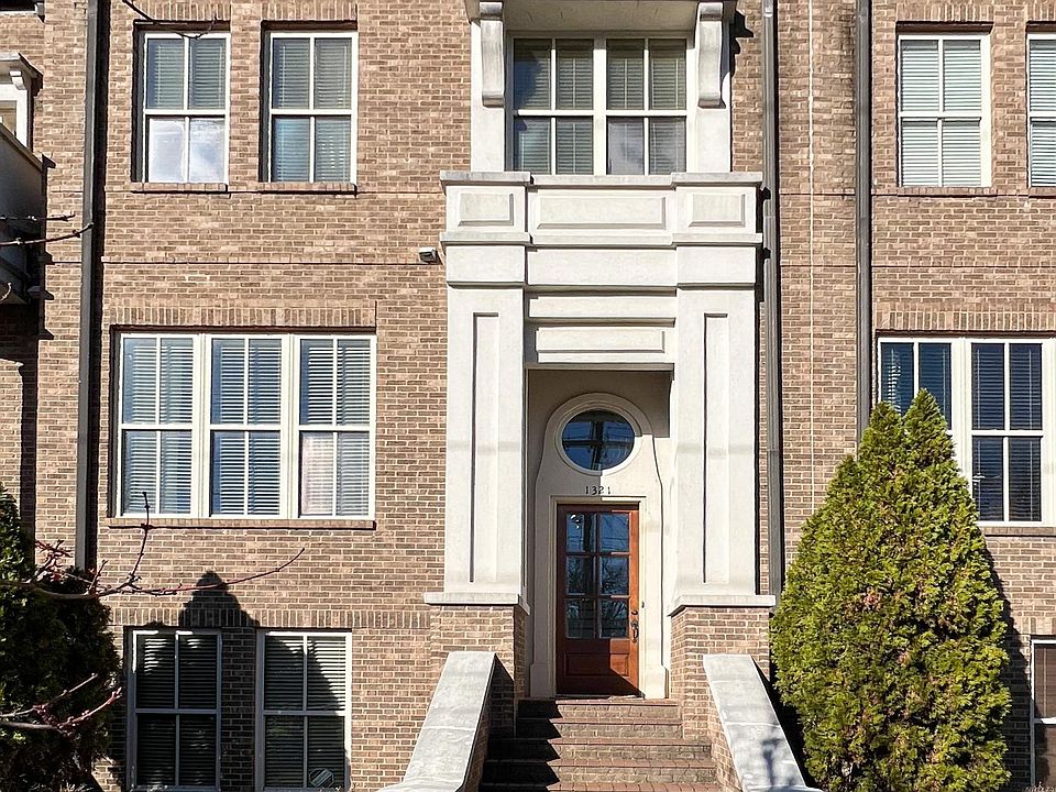 1st image of 1321 Hawthorne Ave SE