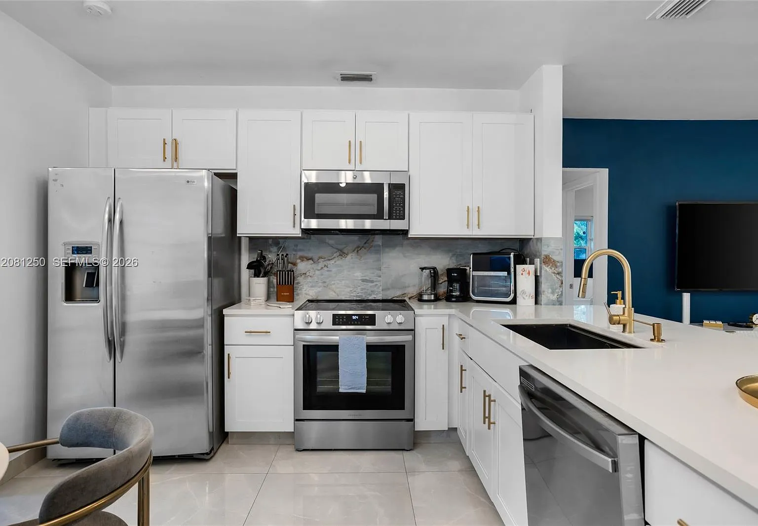 2 bed, 1000 sqft, $3,000 — Photo 3