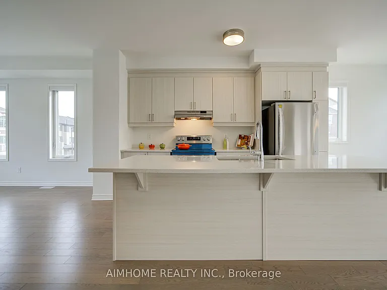 60 Avani Ave — Photo 5