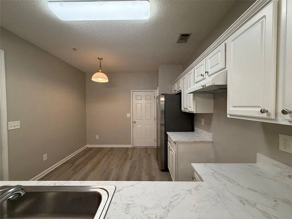 3 bed, 2.5 bath, 1788 sqft, $2,150 — Photo 4