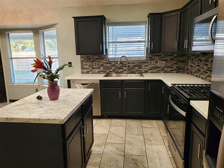 2107 Tower Bridge Rd — Photo 9