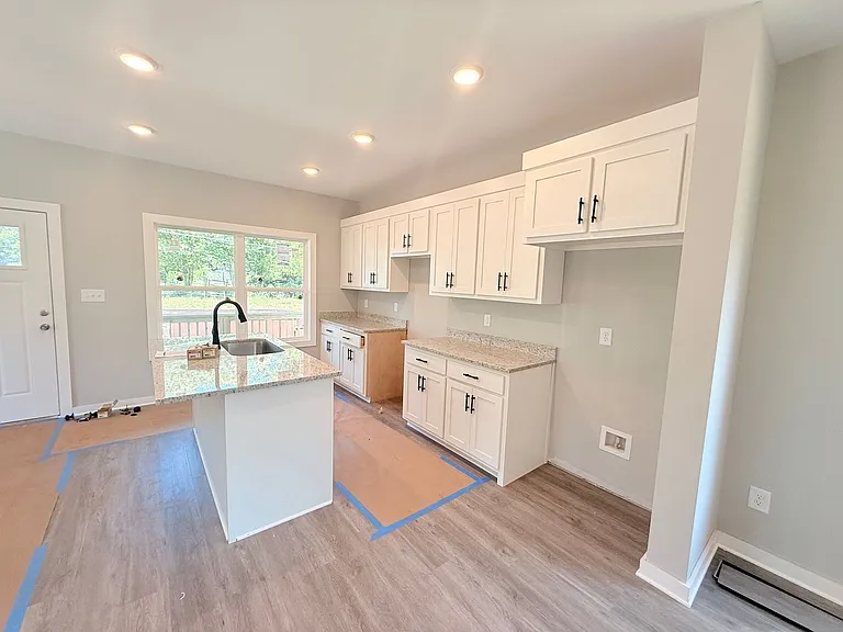 785 Whitehall Rd — Photo 6