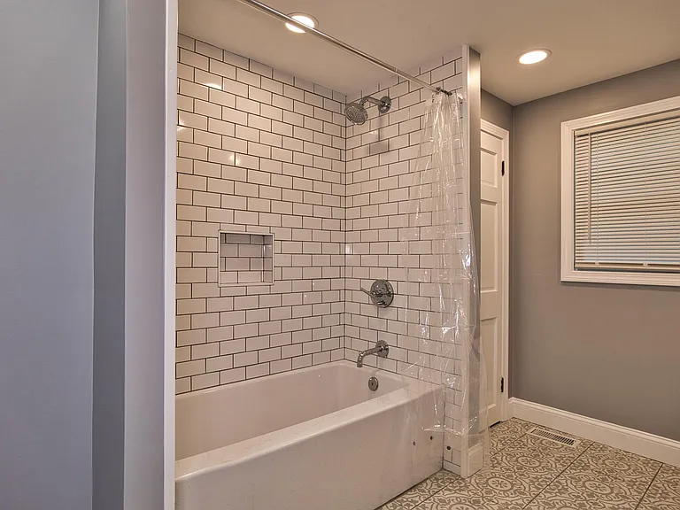 2753 Pleasant St #1 — Photo 25