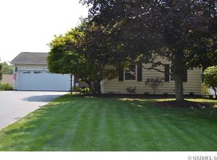 26 Parnell Dr, Churchville, NY 14428