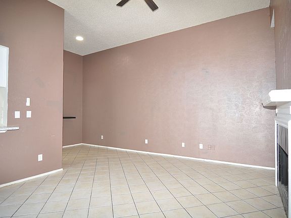 4th image of 602 Bellaire Dr APT B