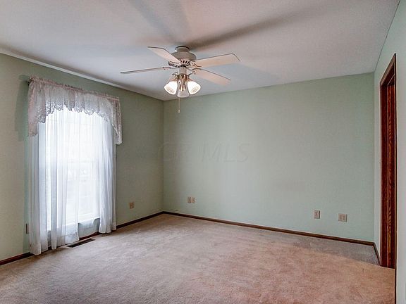 3rd image of 413 Retreat Ln #413