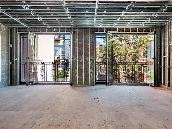 4th image of 303 Eckford St