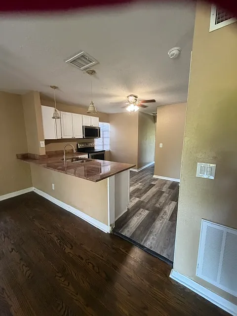3 bed, 1100 sqft, $1,500 — Photo 1