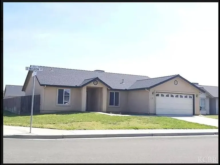 1905 S Wishon Ave — Photo 1