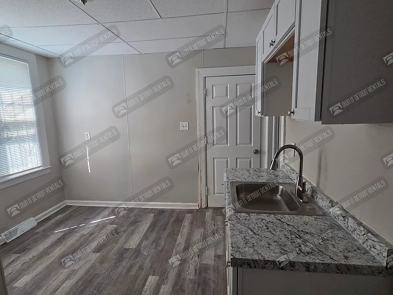 5571 Fairview St — Photo 15
