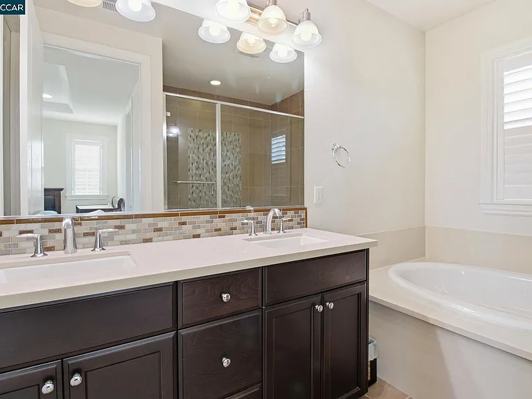1365 Bayberry View Ln — Photo 25