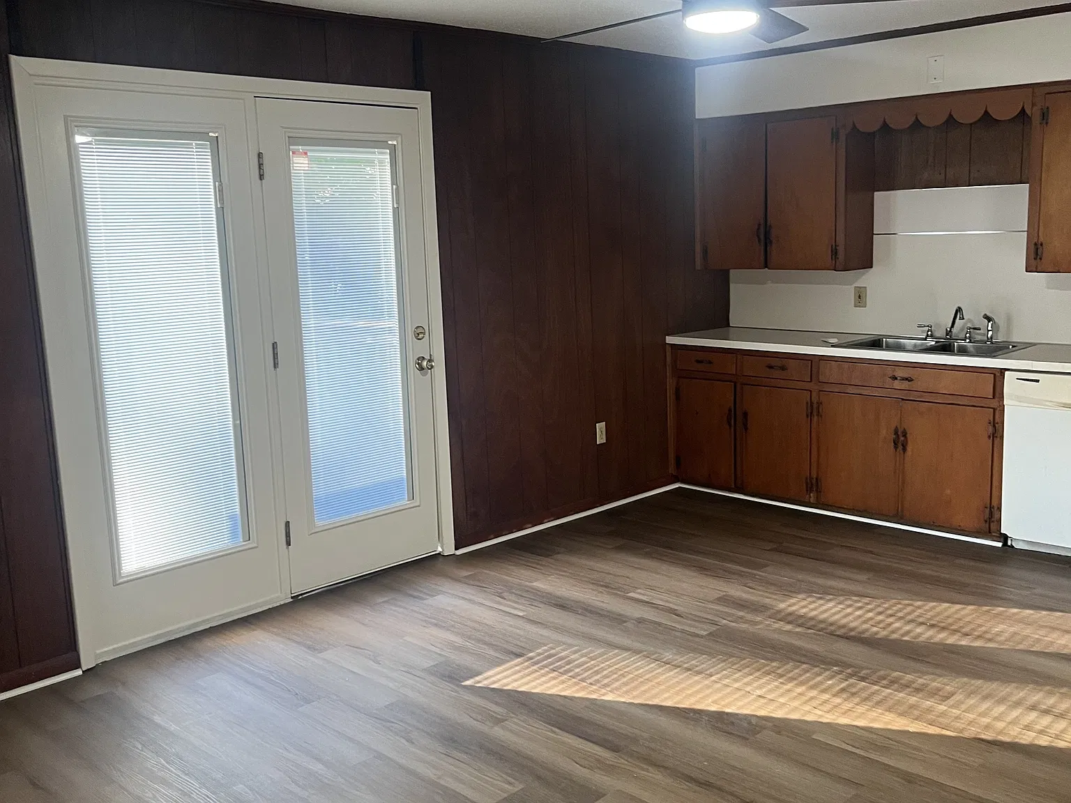 2124 Duncan - 1 — Photo 2