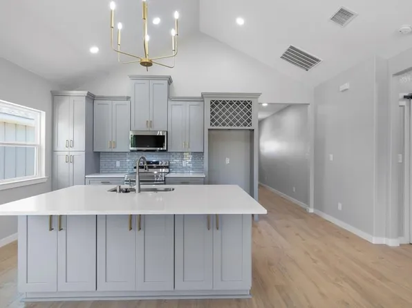 126 Feather Way, Fredericksburg, TX 78624