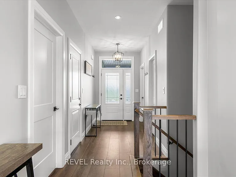 371 Argyle Ave — Photo 4