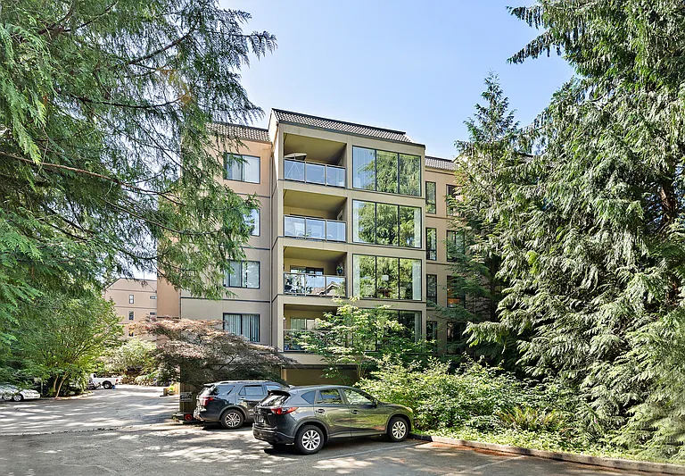 15512 Country Club Dr #B33 — Photo 1