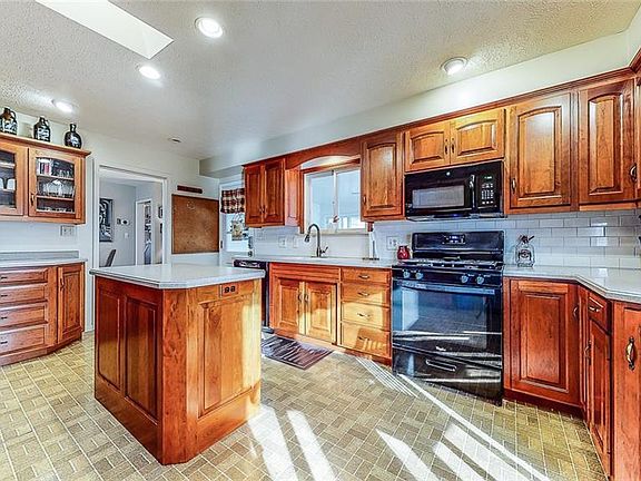 5th image of 2477 15th St