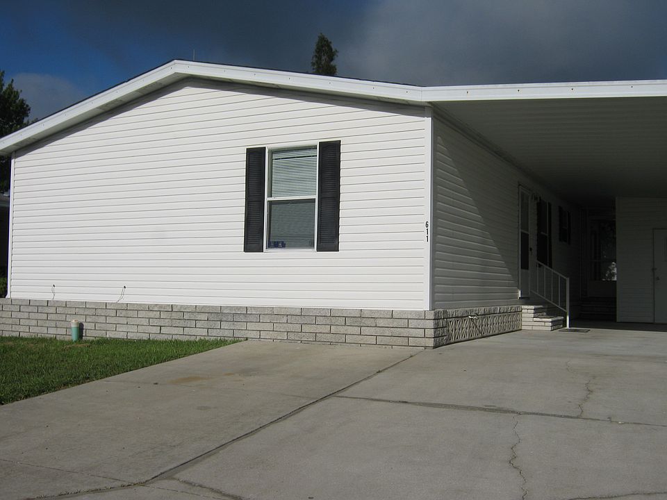 1st image of 611 Clover Ln
