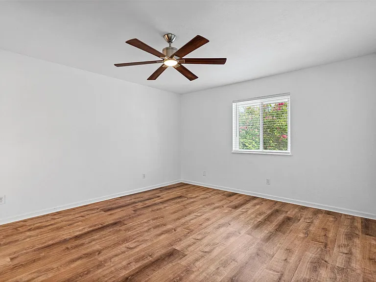 1504 Bridgeway Dr #B — Photo 17