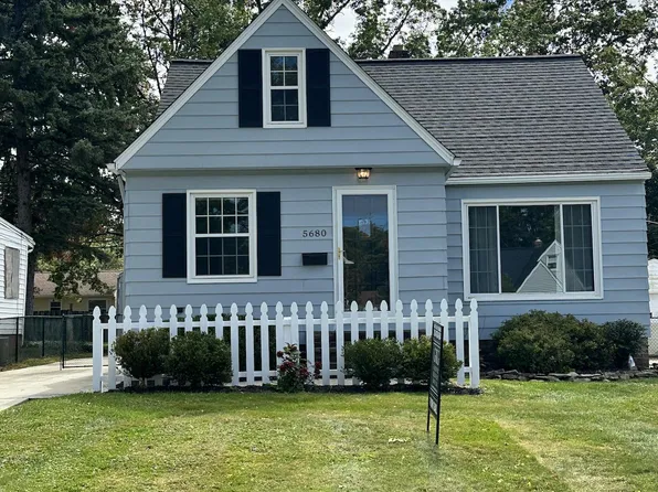 5680 Shawnee Dr, Lyndhurst, OH 44124