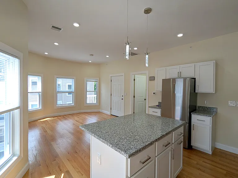 2 Sacramento Pl #3 — Photo 4