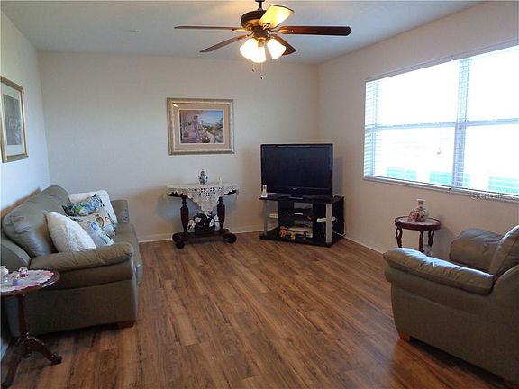 3rd image of 1950 59th Ave N APT 315