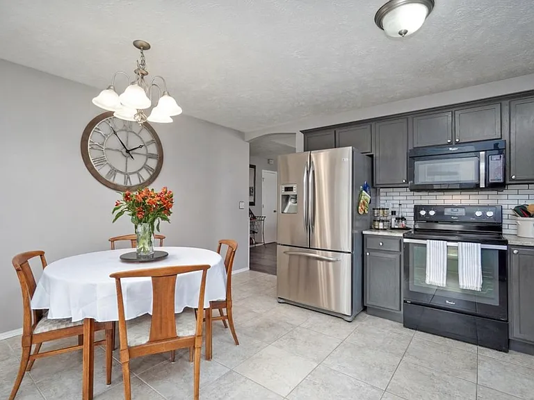 2540 W Delmar St — Photo 10