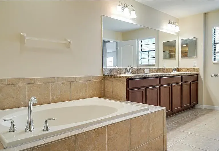 10005 Spanish Cherry Ct — Photo 4