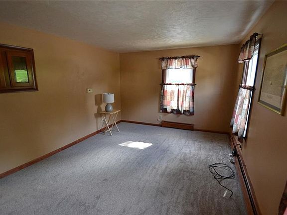 4th image of 264 Fayette St