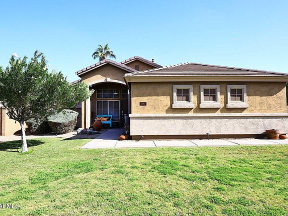 2nd image of 2841 S CAMELLIA Drive