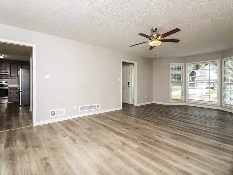2981 Sutton Dr SW — Photo 7