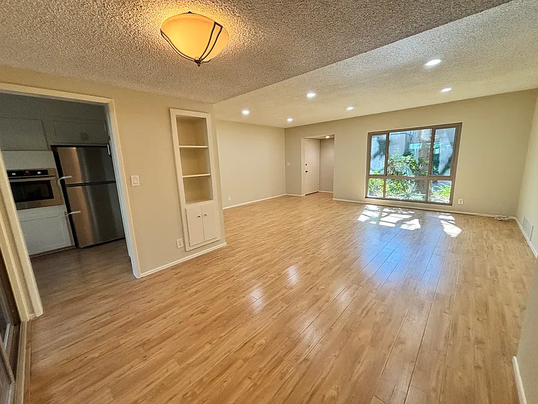 1740 Huntington Dr — Photo 6