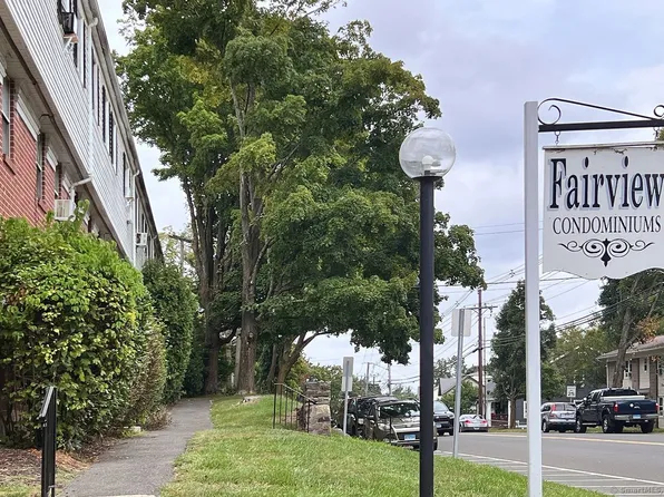 15 Fairview Drive APT 2, Danbury, CT 06810