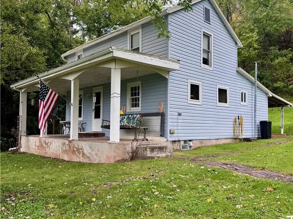 322 6th St, Lowell, OH 45744