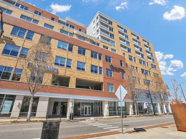 301 N Neil St #608, Champaign, IL 61820