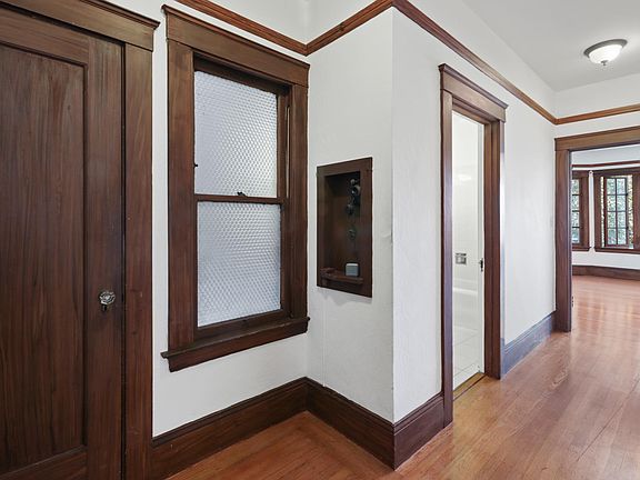 2nd image of 832 Dolores St