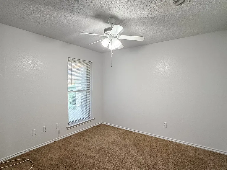 701 Daniels Dr — Photo 13