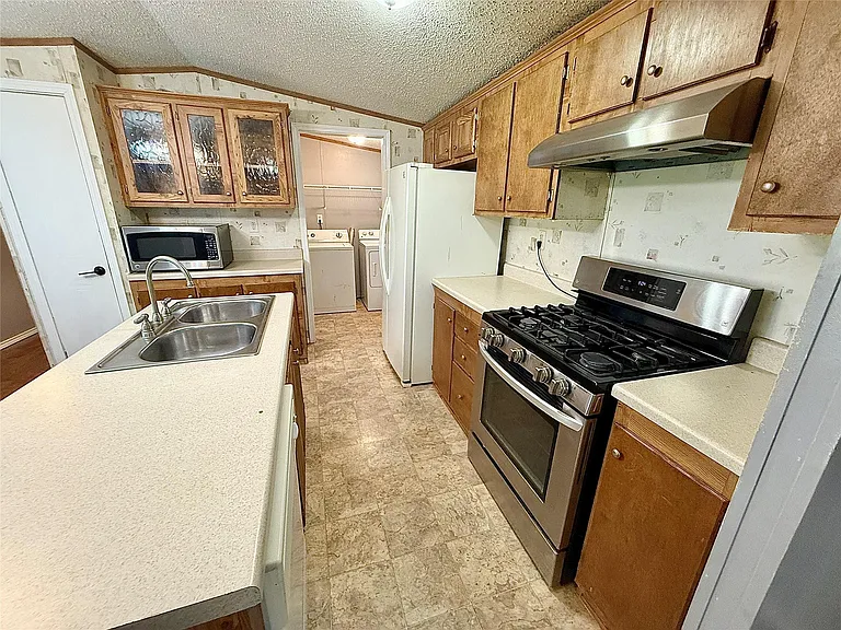 3075 FM 2001 — Photo 5