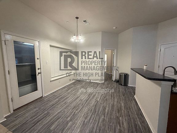 4th image of 1004 Pikes Peak Dr